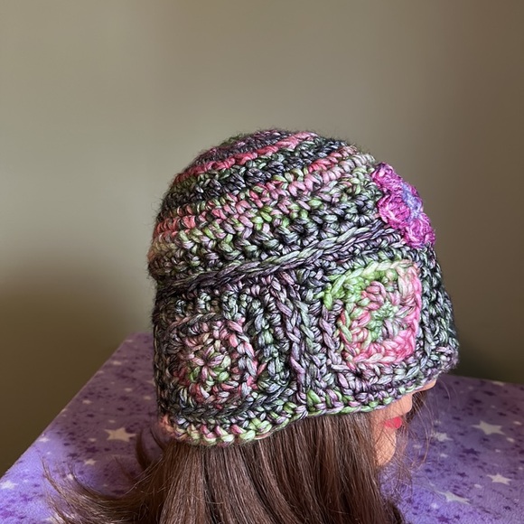 Crochet soft foam satin acrylic yarn large beanie new pretty - Picture 5 of 7